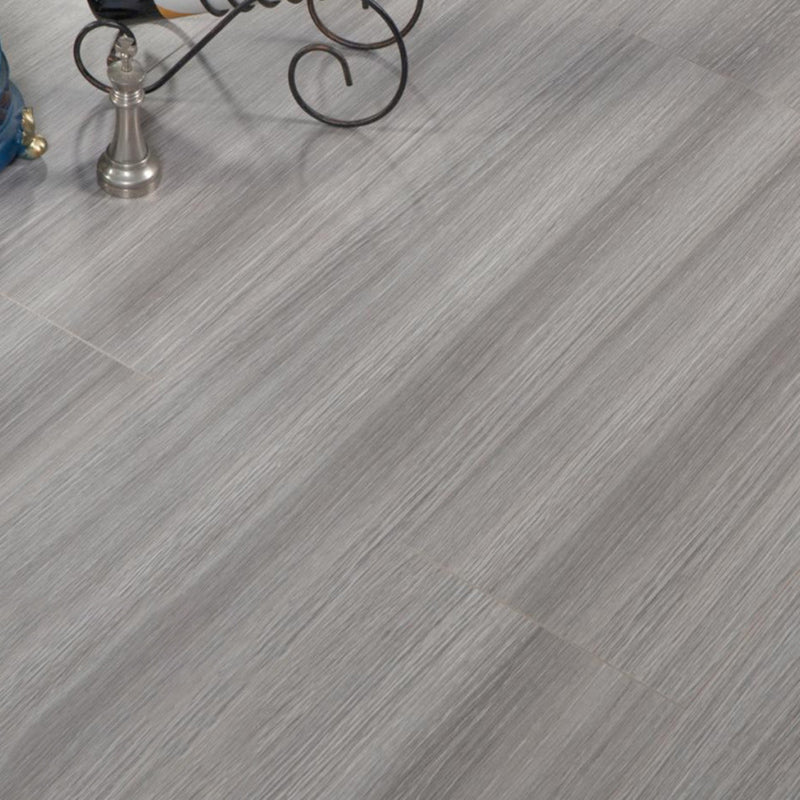 Pine Slip Resistant Laminate Plank Flooring Modern Laminate Floor Silver Gray Clearhalo 'Flooring 'Home Improvement' 'home_improvement' 'home_improvement_laminate_flooring' 'Laminate Flooring' 'laminate_flooring' Walls and Ceiling' 6528552