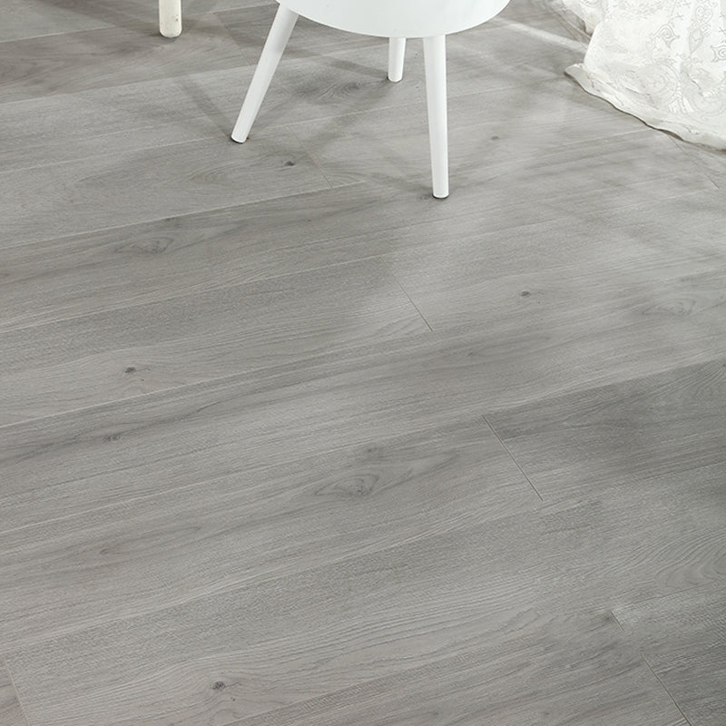 Modern Simple Laminate Floor Solid Wood Laminate Floor with Scratch Resistant Light Gray Clearhalo 'Flooring 'Home Improvement' 'home_improvement' 'home_improvement_laminate_flooring' 'Laminate Flooring' 'laminate_flooring' Walls and Ceiling' 6528615