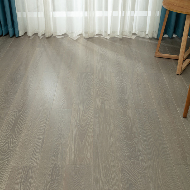 Modern Medium Laminate Flooring Natural Oak Laminate Plank Flooring Silver/Gray Clearhalo 'Flooring 'Home Improvement' 'home_improvement' 'home_improvement_laminate_flooring' 'Laminate Flooring' 'laminate_flooring' Walls and Ceiling' 6528650