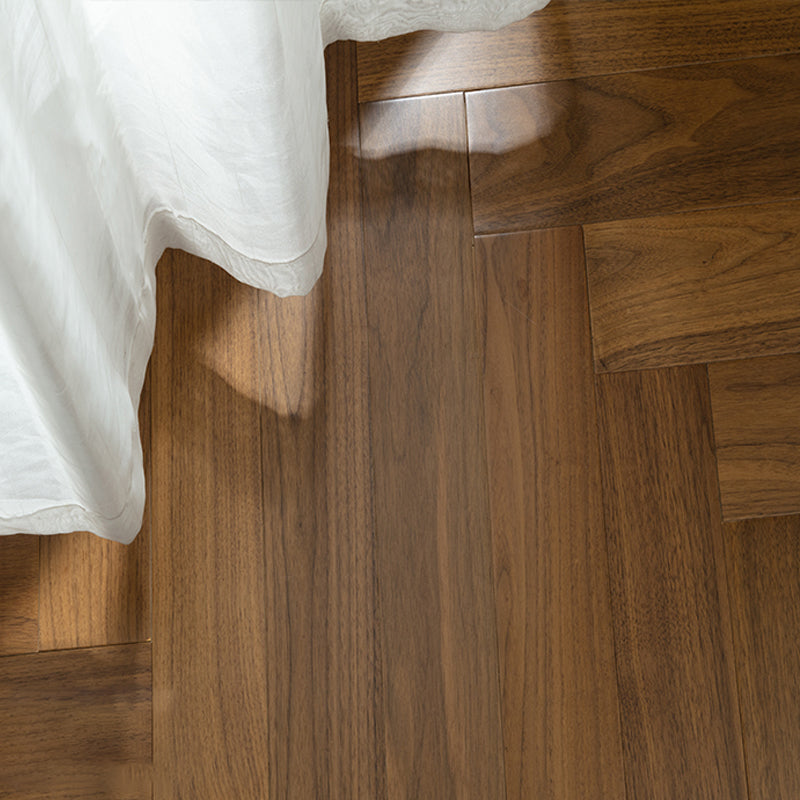 Solid Wood Laminate Plank Flooring Medium Color Laminate Flooring Light Walnut Clearhalo 'Flooring 'Home Improvement' 'home_improvement' 'home_improvement_laminate_flooring' 'Laminate Flooring' 'laminate_flooring' Walls and Ceiling' 6541972