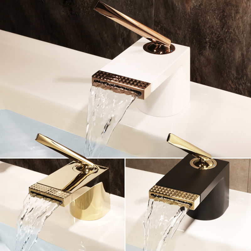 Contemporary Deck Mounted Metal Roman Tub Faucet Low Arc Roman Tub Faucet Set Clearhalo 'Bathroom Remodel & Bathroom Fixtures' 'Bathtub Faucets' 'bathtub_faucets' 'Home Improvement' 'home_improvement' 'home_improvement_bathtub_faucets' 6558334