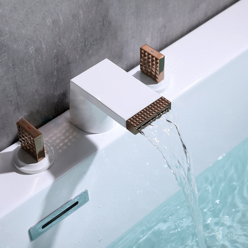 Contemporary Deck Mounted Metal Roman Tub Faucet Low Arc Roman Tub Faucet Set White-Gold 3 Hole Faucets Clearhalo 'Bathroom Remodel & Bathroom Fixtures' 'Bathtub Faucets' 'bathtub_faucets' 'Home Improvement' 'home_improvement' 'home_improvement_bathtub_faucets' 6558339