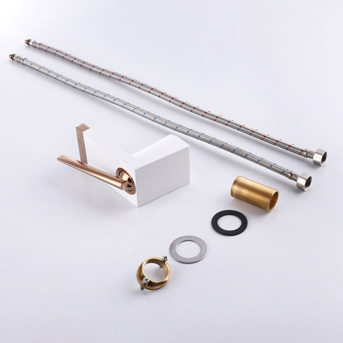 Contemporary Deck Mounted Metal Roman Tub Faucet Low Arc Roman Tub Faucet Set Clearhalo 'Bathroom Remodel & Bathroom Fixtures' 'Bathtub Faucets' 'bathtub_faucets' 'Home Improvement' 'home_improvement' 'home_improvement_bathtub_faucets' 6558345