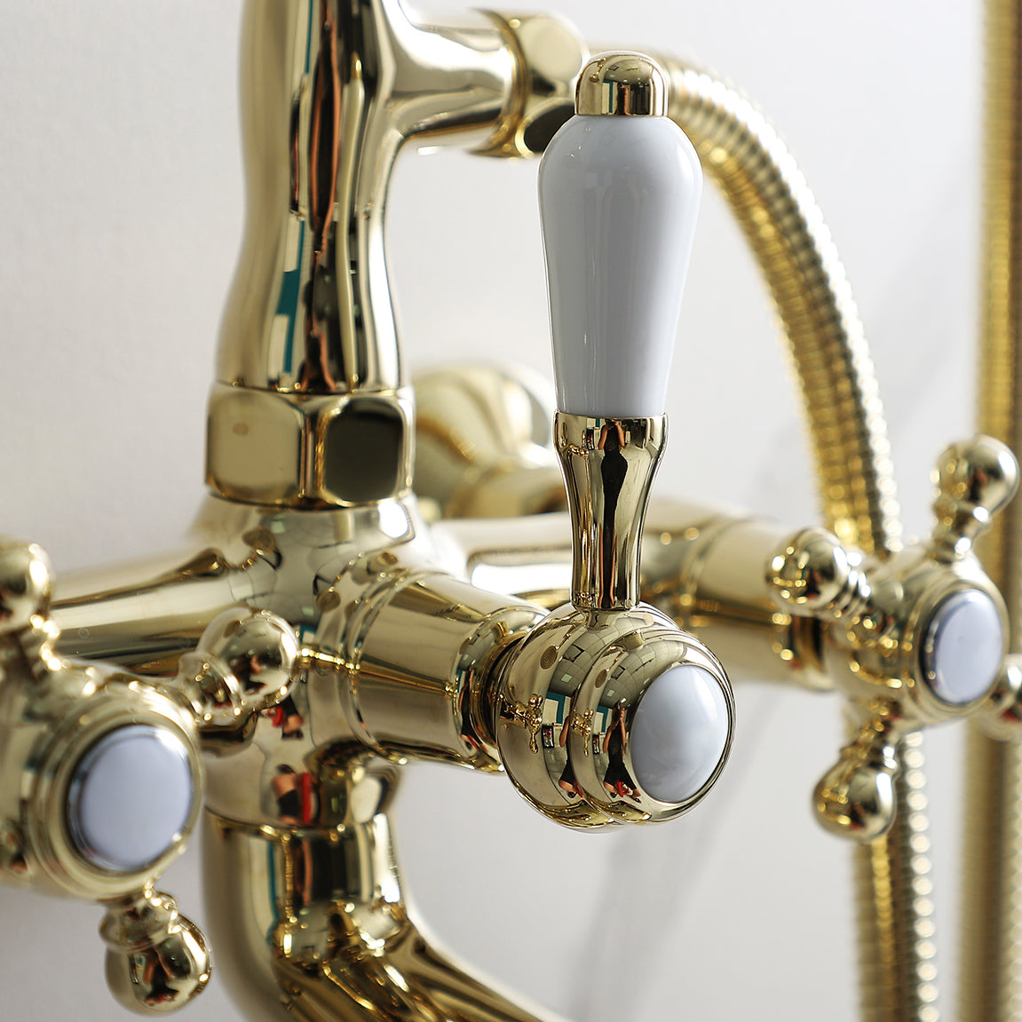 Glam Retro Wall Mounted Metal Claw Foot Tub Faucet Trim Low Arc Claw Foot Tub Faucet Clearhalo 'Bathroom Remodel & Bathroom Fixtures' 'Bathtub Faucets' 'bathtub_faucets' 'Home Improvement' 'home_improvement' 'home_improvement_bathtub_faucets' 6617178