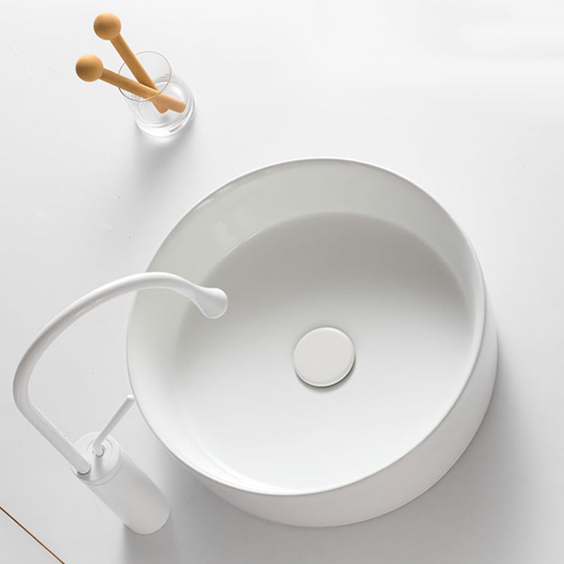 Modern Bathroom Sink Porcelain Round Vessel Sink with Pop-Up Drain Clearhalo 'Bathroom Remodel & Bathroom Fixtures' 'Bathroom Sinks & Faucet Components' 'Bathroom Sinks' 'bathroom_sink' 'Home Improvement' 'home_improvement' 'home_improvement_bathroom_sink' 6627687