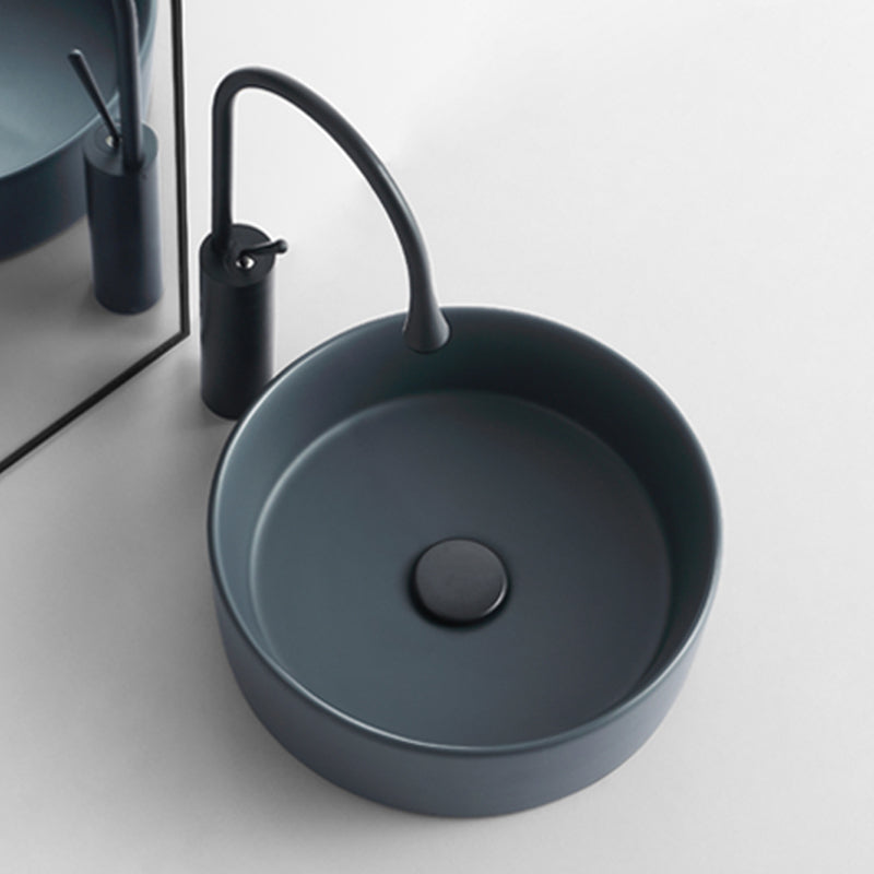 Modern Bathroom Sink Porcelain Round Vessel Sink with Pop-Up Drain Clearhalo 'Bathroom Remodel & Bathroom Fixtures' 'Bathroom Sinks & Faucet Components' 'Bathroom Sinks' 'bathroom_sink' 'Home Improvement' 'home_improvement' 'home_improvement_bathroom_sink' 6627707