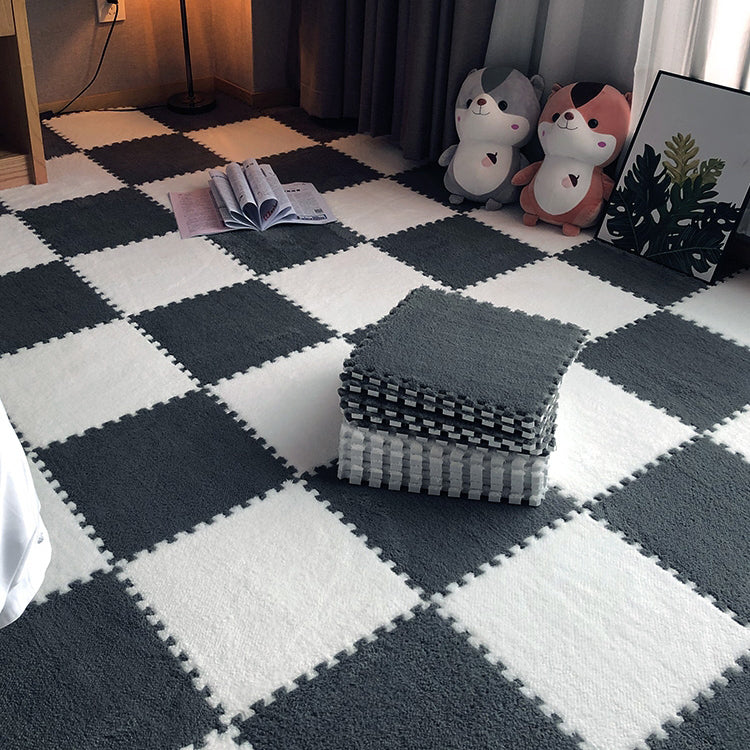 Modern Level Loop Carpet Tile Interlocking Non-Skid Tiles and Carpet Gray-White Clearhalo 'Carpet Tiles & Carpet Squares' 'carpet_tiles_carpet_squares' 'Flooring 'Home Improvement' 'home_improvement' 'home_improvement_carpet_tiles_carpet_squares' Walls and Ceiling' 6643043