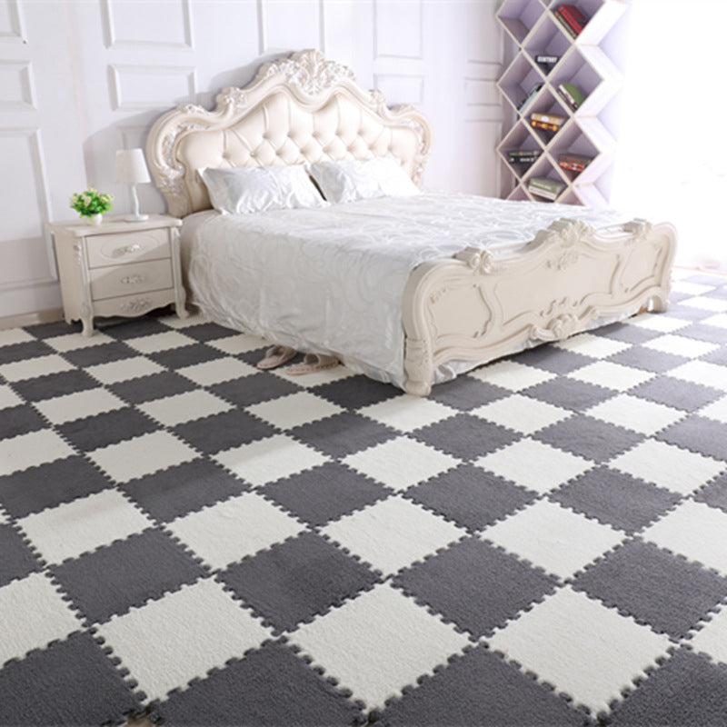 Fade Resistant Level Loop Carpet Tile Non-Skid Interlocking Bedroom Carpet Tiles White-Gray 12" x 12" Clearhalo 'Carpet Tiles & Carpet Squares' 'carpet_tiles_carpet_squares' 'Flooring 'Home Improvement' 'home_improvement' 'home_improvement_carpet_tiles_carpet_squares' Walls and Ceiling' 6643097