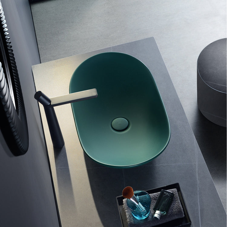 Modern Vessel Bathroom Sink Oval Porcelain with Pop-Up Drain Vessel Lavatory Sink Clearhalo 'Bathroom Remodel & Bathroom Fixtures' 'Bathroom Sinks & Faucet Components' 'Bathroom Sinks' 'bathroom_sink' 'Home Improvement' 'home_improvement' 'home_improvement_bathroom_sink' 6644093