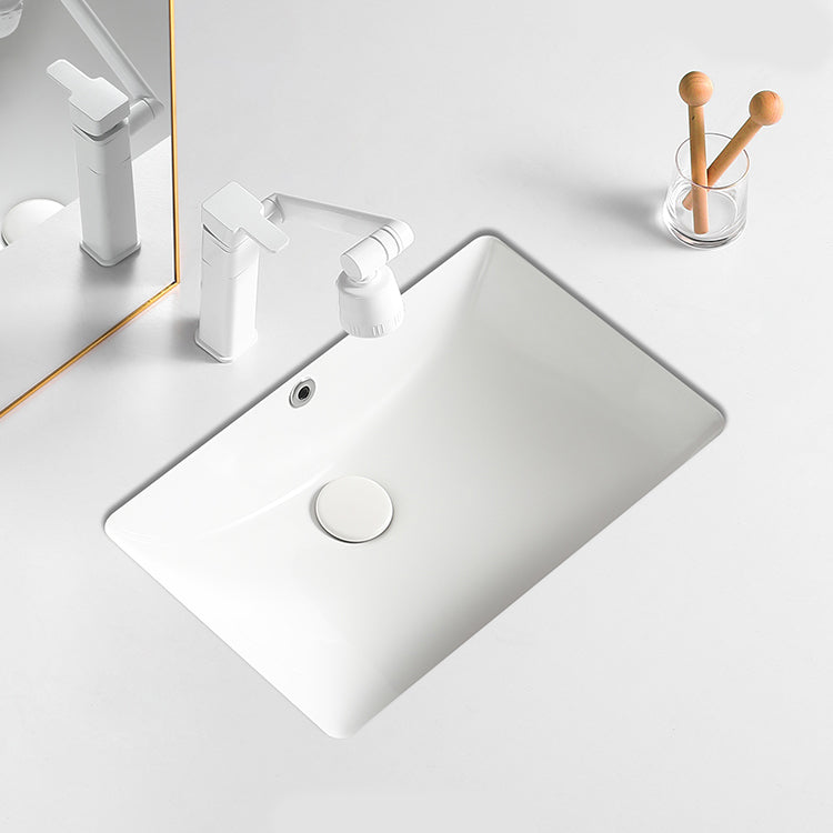 Modern White Undermount Bathroom Sink Porcelain Undermount Bathroom Sink Clearhalo 'Bathroom Remodel & Bathroom Fixtures' 'Bathroom Sinks & Faucet Components' 'Bathroom Sinks' 'bathroom_sink' 'Home Improvement' 'home_improvement' 'home_improvement_bathroom_sink' 6644197