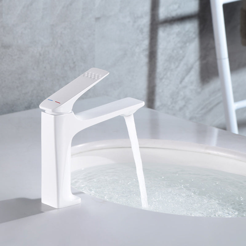 Modern Vessel Sink Faucet Copper Lever Handle Low Arc Vessel Faucet for Bathroom Clearhalo 'Bathroom Remodel & Bathroom Fixtures' 'Bathroom Sink Faucets' 'Bathroom Sinks & Faucet Components' 'bathroom_sink_faucets' 'Home Improvement' 'home_improvement' 'home_improvement_bathroom_sink_faucets' 6667107