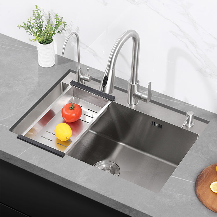 Modern Kitchen Sink Stainless Steel Kitchen Sink with Drain Strainer Kit Clearhalo 'Home Improvement' 'home_improvement' 'home_improvement_kitchen_sinks' 'Kitchen Remodel & Kitchen Fixtures' 'Kitchen Sinks & Faucet Components' 'Kitchen Sinks' 'kitchen_sinks' 6667335