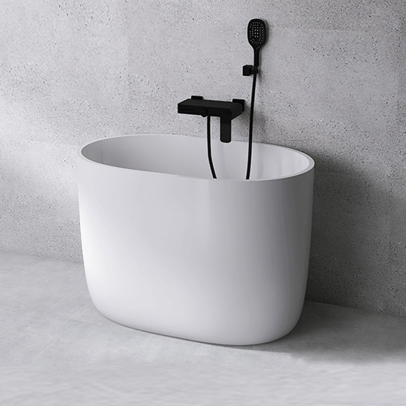 Modern Style Freestanding Bath Tub Acrylic Oval Bathtub in White Tub with Wall Mounted Faucets Clearhalo 'Bathroom Remodel & Bathroom Fixtures' 'Bathtubs' 'Home Improvement' 'home_improvement' 'home_improvement_bathtubs' 'Showers & Bathtubs' 6688983