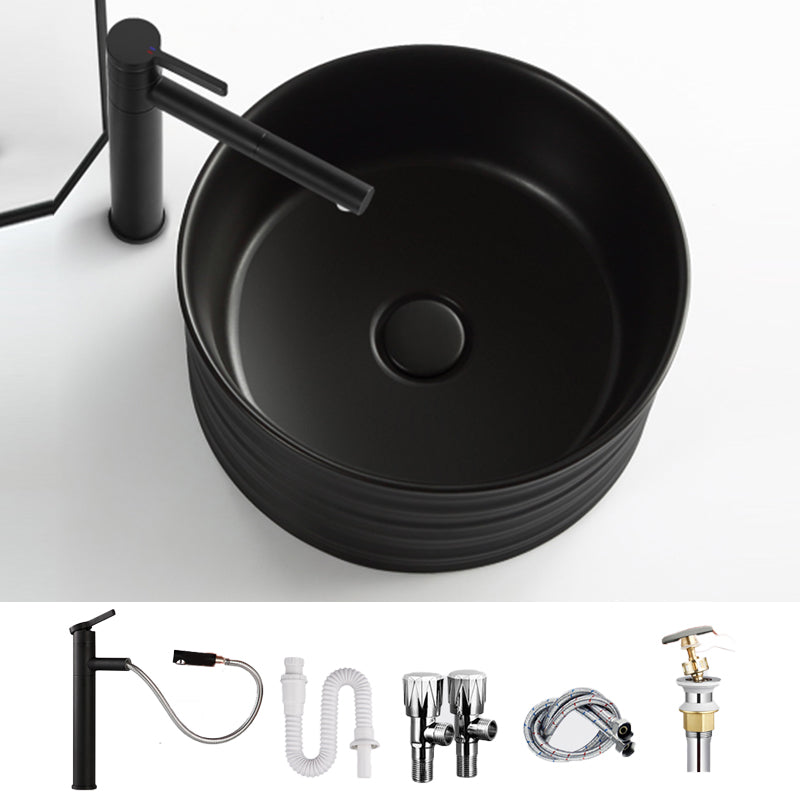 Modern Vessel Bathroom Sink Circular Porcelain with Pop-Up Drain Vessel Sink Black Pull Out Faucet Sink with Faucet Clearhalo 'Bathroom Remodel & Bathroom Fixtures' 'Bathroom Sinks & Faucet Components' 'Bathroom Sinks' 'bathroom_sink' 'Home Improvement' 'home_improvement' 'home_improvement_bathroom_sink' 6694816