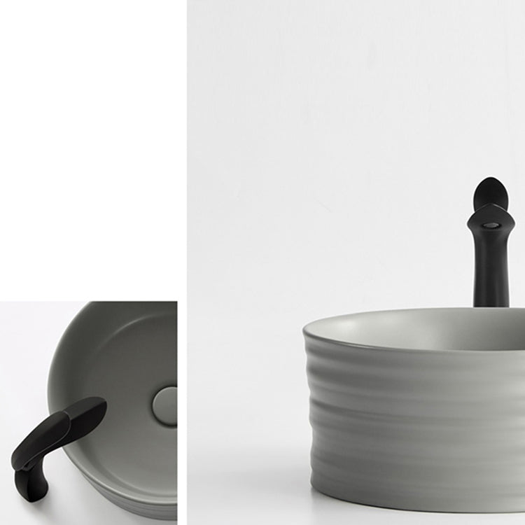 Modern Vessel Bathroom Sink Circular Porcelain with Pop-Up Drain Vessel Sink Clearhalo 'Bathroom Remodel & Bathroom Fixtures' 'Bathroom Sinks & Faucet Components' 'Bathroom Sinks' 'bathroom_sink' 'Home Improvement' 'home_improvement' 'home_improvement_bathroom_sink' 6694820