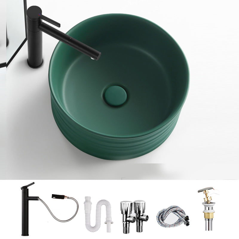 Modern Vessel Bathroom Sink Circular Porcelain with Pop-Up Drain Vessel Sink Green Pull Out Faucet Sink with Faucet Clearhalo 'Bathroom Remodel & Bathroom Fixtures' 'Bathroom Sinks & Faucet Components' 'Bathroom Sinks' 'bathroom_sink' 'Home Improvement' 'home_improvement' 'home_improvement_bathroom_sink' 6694823