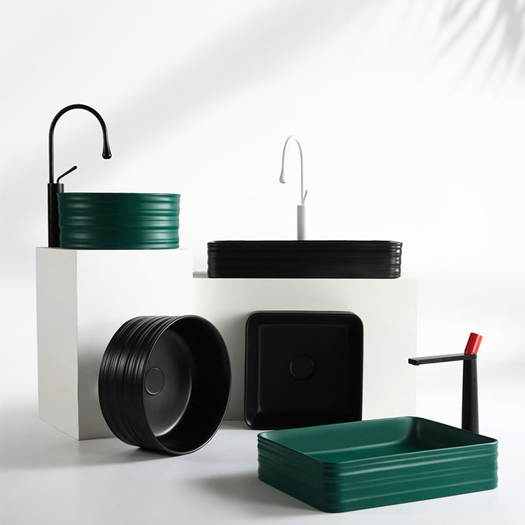 Modern Vessel Bathroom Sink Circular Porcelain with Pop-Up Drain Vessel Sink Clearhalo 'Bathroom Remodel & Bathroom Fixtures' 'Bathroom Sinks & Faucet Components' 'Bathroom Sinks' 'bathroom_sink' 'Home Improvement' 'home_improvement' 'home_improvement_bathroom_sink' 6694826