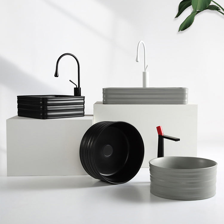 Modern Vessel Bathroom Sink Circular Porcelain with Pop-Up Drain Vessel Sink Clearhalo 'Bathroom Remodel & Bathroom Fixtures' 'Bathroom Sinks & Faucet Components' 'Bathroom Sinks' 'bathroom_sink' 'Home Improvement' 'home_improvement' 'home_improvement_bathroom_sink' 6694831