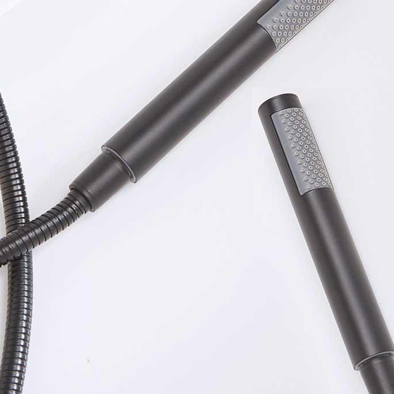 Modern Ellipse Acrylic Bathtub Freestanding Soaking Bathtub with Overflow Hole Clearhalo 'Bathroom Remodel & Bathroom Fixtures' 'Bathtubs' 'Home Improvement' 'home_improvement' 'home_improvement_bathtubs' 'Showers & Bathtubs' 6719881