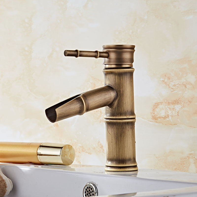 Lever Handle Vanity Sink Faucet Country Low Arc Faucet Single Hole Bathroom Faucet Clearhalo 'Bathroom Remodel & Bathroom Fixtures' 'Bathroom Sink Faucets' 'Bathroom Sinks & Faucet Components' 'bathroom_sink_faucets' 'Home Improvement' 'home_improvement' 'home_improvement_bathroom_sink_faucets' 6726985