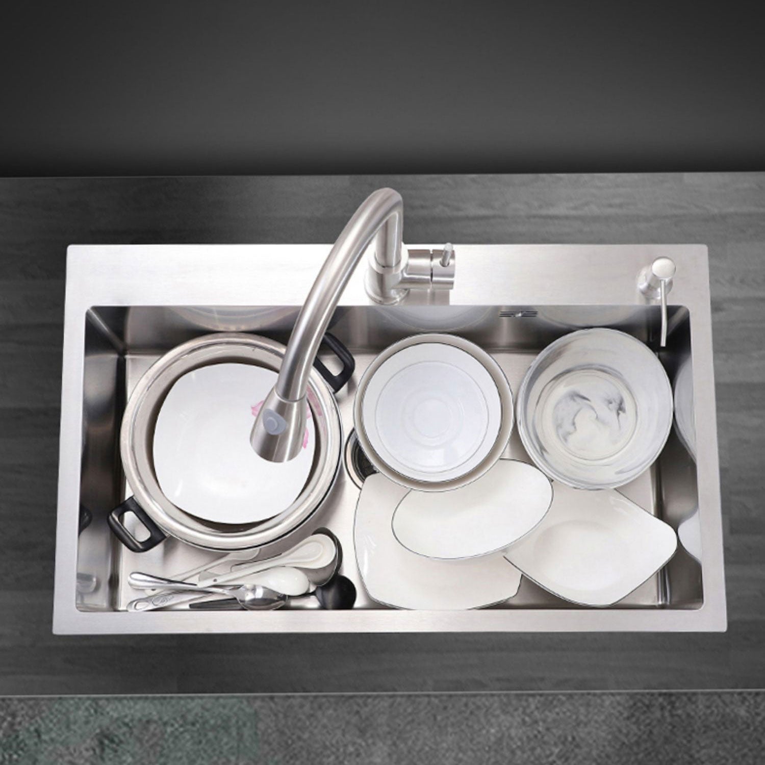 Modern Style Kitchen Sink Mental Kitchen Sink with Center Drain Placement Clearhalo 'Home Improvement' 'home_improvement' 'home_improvement_kitchen_sinks' 'Kitchen Remodel & Kitchen Fixtures' 'Kitchen Sinks & Faucet Components' 'Kitchen Sinks' 'kitchen_sinks' 6727261
