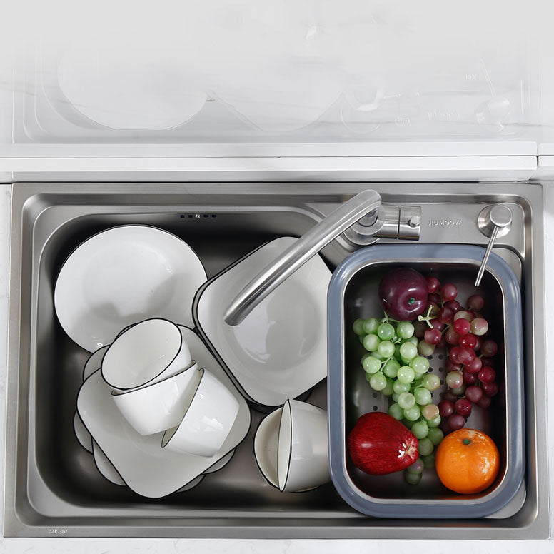 Stainless Steel Kitchen Sink Contemporary Single Bowl Kitchen Sink with Basket Strainer Clearhalo 'Home Improvement' 'home_improvement' 'home_improvement_kitchen_sinks' 'Kitchen Remodel & Kitchen Fixtures' 'Kitchen Sinks & Faucet Components' 'Kitchen Sinks' 'kitchen_sinks' 6727356