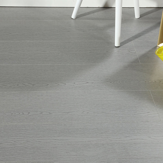 Modern Wood Laminate Floor Natural Oak Textured Laminate Flooring Grey Clearhalo 'Flooring 'Home Improvement' 'home_improvement' 'home_improvement_laminate_flooring' 'Laminate Flooring' 'laminate_flooring' Walls and Ceiling' 6728813