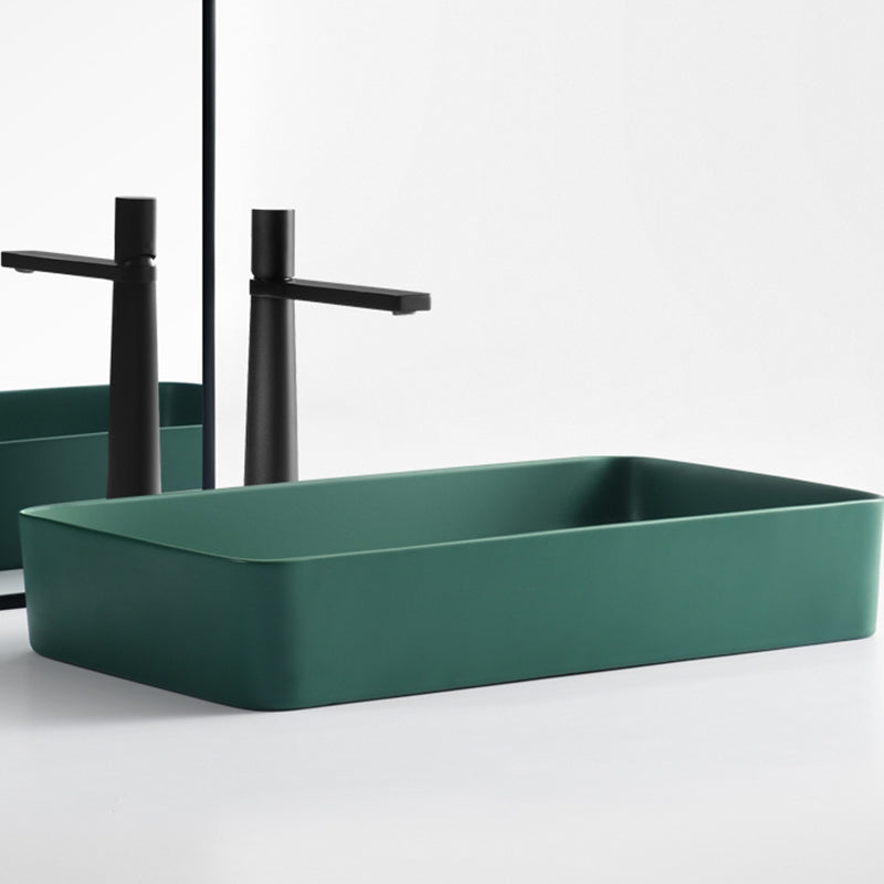 Modern Bathroom Sink Ceramic Oval White Basin Drain Assembly Bathroom Sink Clearhalo 'Bathroom Remodel & Bathroom Fixtures' 'Bathroom Sinks & Faucet Components' 'Bathroom Sinks' 'bathroom_sink' 'Home Improvement' 'home_improvement' 'home_improvement_bathroom_sink' 6743395