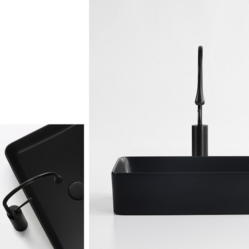 Modern Bathroom Sink Ceramic Oval White Basin Drain Assembly Bathroom Sink Clearhalo 'Bathroom Remodel & Bathroom Fixtures' 'Bathroom Sinks & Faucet Components' 'Bathroom Sinks' 'bathroom_sink' 'Home Improvement' 'home_improvement' 'home_improvement_bathroom_sink' 6743404