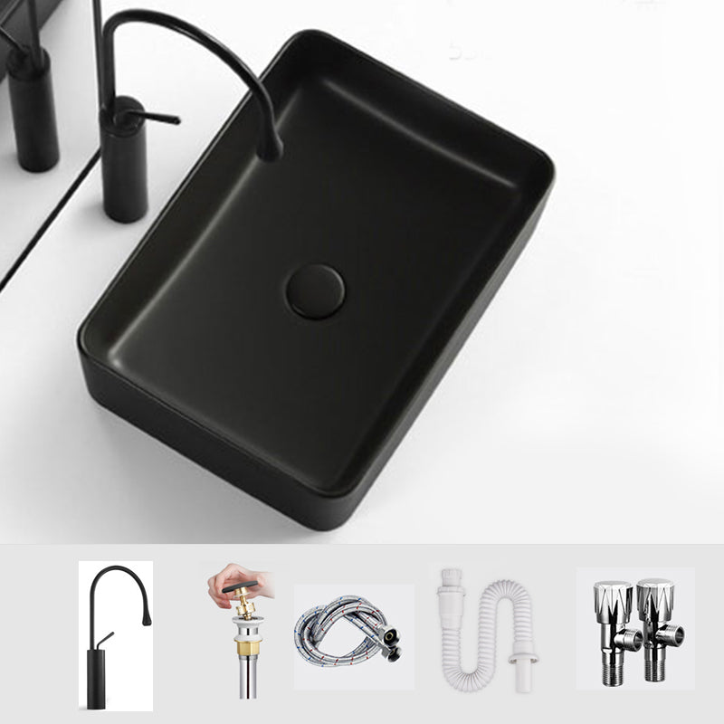 Modern Bathroom Sink Ceramic Oval White Basin Drain Assembly Bathroom Sink 21"L x 15"W x 5"H Black Gooseneck Faucet Clearhalo 'Bathroom Remodel & Bathroom Fixtures' 'Bathroom Sinks & Faucet Components' 'Bathroom Sinks' 'bathroom_sink' 'Home Improvement' 'home_improvement' 'home_improvement_bathroom_sink' 6743423