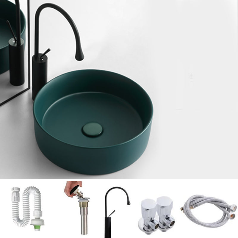 Bathroom Sink Oval Ceramic Basin Bathroom Sink with Drain Assembly 16"L x 16"W x 5"H Green Sink with Faucet Clearhalo 'Bathroom Remodel & Bathroom Fixtures' 'Bathroom Sinks & Faucet Components' 'Bathroom Sinks' 'bathroom_sink' 'Home Improvement' 'home_improvement' 'home_improvement_bathroom_sink' 6743492