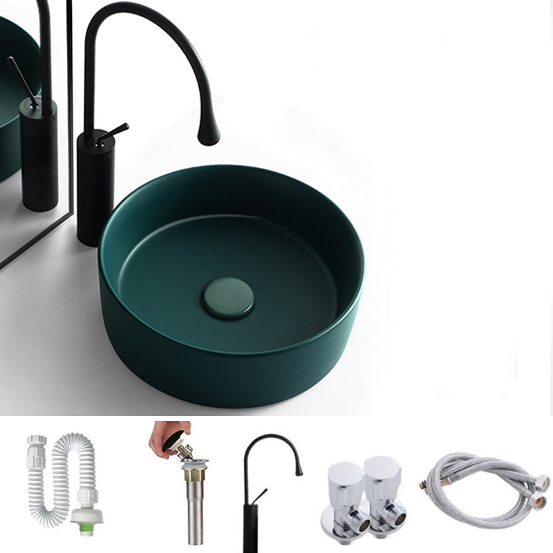 Bathroom Sink Oval Ceramic Basin Bathroom Sink with Drain Assembly 14"L x 14"W x 4"H Green Sink with Faucet Clearhalo 'Bathroom Remodel & Bathroom Fixtures' 'Bathroom Sinks & Faucet Components' 'Bathroom Sinks' 'bathroom_sink' 'Home Improvement' 'home_improvement' 'home_improvement_bathroom_sink' 6743493