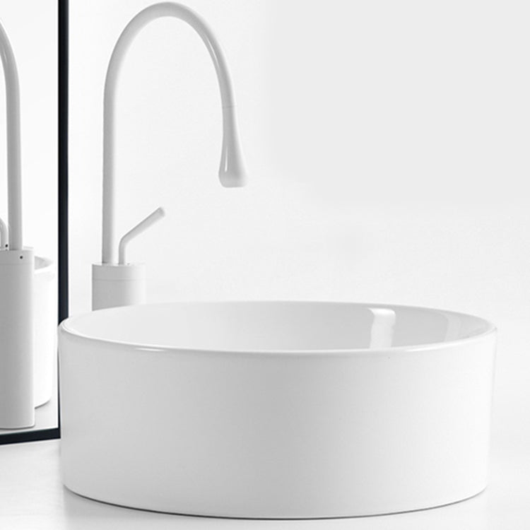 Bathroom Sink Oval Ceramic Basin Bathroom Sink with Drain Assembly Clearhalo 'Bathroom Remodel & Bathroom Fixtures' 'Bathroom Sinks & Faucet Components' 'Bathroom Sinks' 'bathroom_sink' 'Home Improvement' 'home_improvement' 'home_improvement_bathroom_sink' 6743495