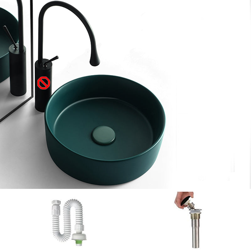 Bathroom Sink Oval Ceramic Basin Bathroom Sink with Drain Assembly 14"L x 14"W x 4"H Green Sink Clearhalo 'Bathroom Remodel & Bathroom Fixtures' 'Bathroom Sinks & Faucet Components' 'Bathroom Sinks' 'bathroom_sink' 'Home Improvement' 'home_improvement' 'home_improvement_bathroom_sink' 6743506