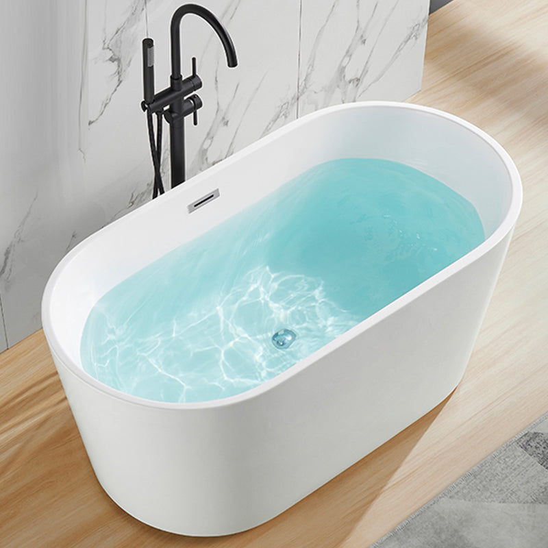 Contemporary Soaking Freestanding Bathtub Acrylic Bathtub without Faucet Holes 67"L x 31"W x 24"H Clearhalo 'Bathroom Remodel & Bathroom Fixtures' 'Bathtubs' 'Home Improvement' 'home_improvement' 'home_improvement_bathtubs' 'Showers & Bathtubs' 6745069