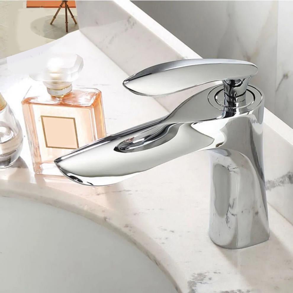 Glam Style Faucet One Lever Handle Vessel Sink Bathroom Faucet Silver 7.1" Clearhalo 'Bathroom Remodel & Bathroom Fixtures' 'Bathroom Sink Faucets' 'Bathroom Sinks & Faucet Components' 'bathroom_sink_faucets' 'Home Improvement' 'home_improvement' 'home_improvement_bathroom_sink_faucets' 6771326