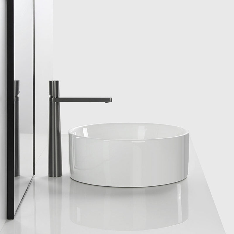 Modern Round Bathroom Sink Pop-Up Drain Vessel Bathroom Sink in white Clearhalo 'Bathroom Remodel & Bathroom Fixtures' 'Bathroom Sinks & Faucet Components' 'Bathroom Sinks' 'bathroom_sink' 'Home Improvement' 'home_improvement' 'home_improvement_bathroom_sink' 6836104