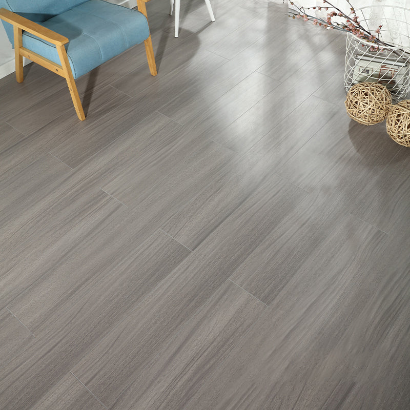 Scratch Resistant Wood Laminate Floor Textured Laminate Flooring Grey Clearhalo 'Flooring 'Home Improvement' 'home_improvement' 'home_improvement_laminate_flooring' 'Laminate Flooring' 'laminate_flooring' Walls and Ceiling' 6837098