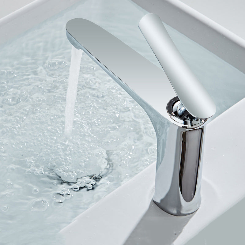 Luxury 1 Handle Sink Bathroom Faucet Circular Brass Basin Faucet with Water Hose Silver Clearhalo 'Bathroom Remodel & Bathroom Fixtures' 'Bathroom Sink Faucets' 'Bathroom Sinks & Faucet Components' 'bathroom_sink_faucets' 'Home Improvement' 'home_improvement' 'home_improvement_bathroom_sink_faucets' 6848800