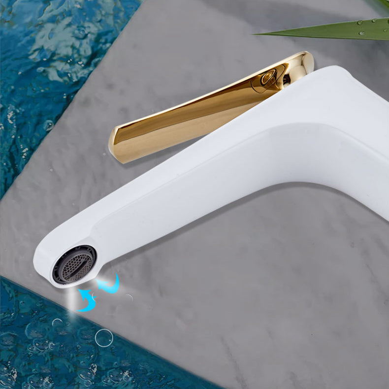 Luxury 1 Handle Sink Bathroom Faucet Circular Brass Basin Faucet with Water Hose Clearhalo 'Bathroom Remodel & Bathroom Fixtures' 'Bathroom Sink Faucets' 'Bathroom Sinks & Faucet Components' 'bathroom_sink_faucets' 'Home Improvement' 'home_improvement' 'home_improvement_bathroom_sink_faucets' 6848801