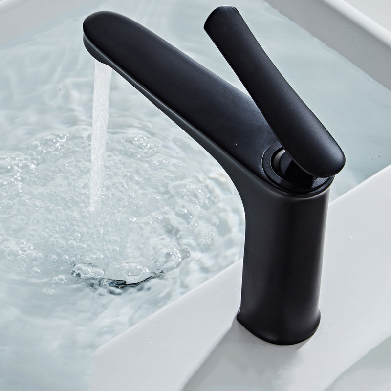 Luxury 1 Handle Sink Bathroom Faucet Circular Brass Basin Faucet with Water Hose Black Clearhalo 'Bathroom Remodel & Bathroom Fixtures' 'Bathroom Sink Faucets' 'Bathroom Sinks & Faucet Components' 'bathroom_sink_faucets' 'Home Improvement' 'home_improvement' 'home_improvement_bathroom_sink_faucets' 6848802