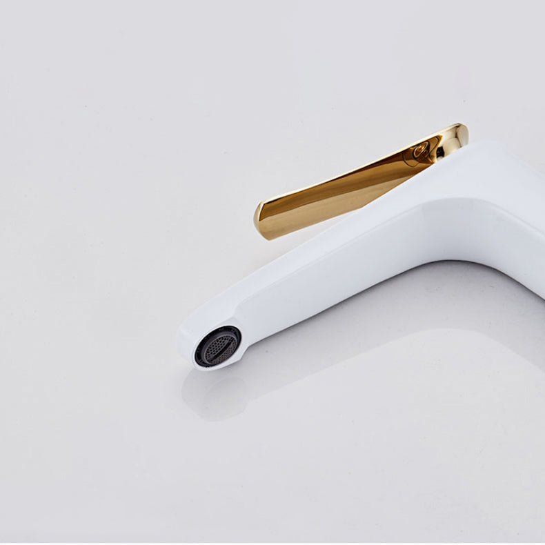 Luxury 1 Handle Sink Bathroom Faucet Circular Brass Basin Faucet with Water Hose Clearhalo 'Bathroom Remodel & Bathroom Fixtures' 'Bathroom Sink Faucets' 'Bathroom Sinks & Faucet Components' 'bathroom_sink_faucets' 'Home Improvement' 'home_improvement' 'home_improvement_bathroom_sink_faucets' 6848806