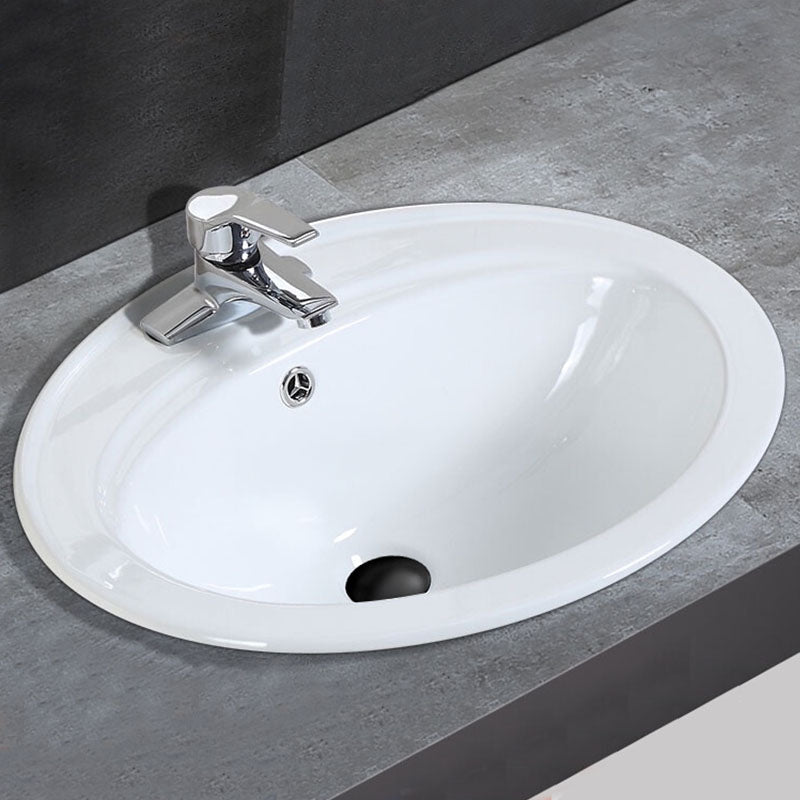 Classical Basin Sink Solid Color Porcelain Bathroom Sink in White Clearhalo 'Bathroom Remodel & Bathroom Fixtures' 'Bathroom Sinks & Faucet Components' 'Bathroom Sinks' 'bathroom_sink' 'Home Improvement' 'home_improvement' 'home_improvement_bathroom_sink' 6871833
