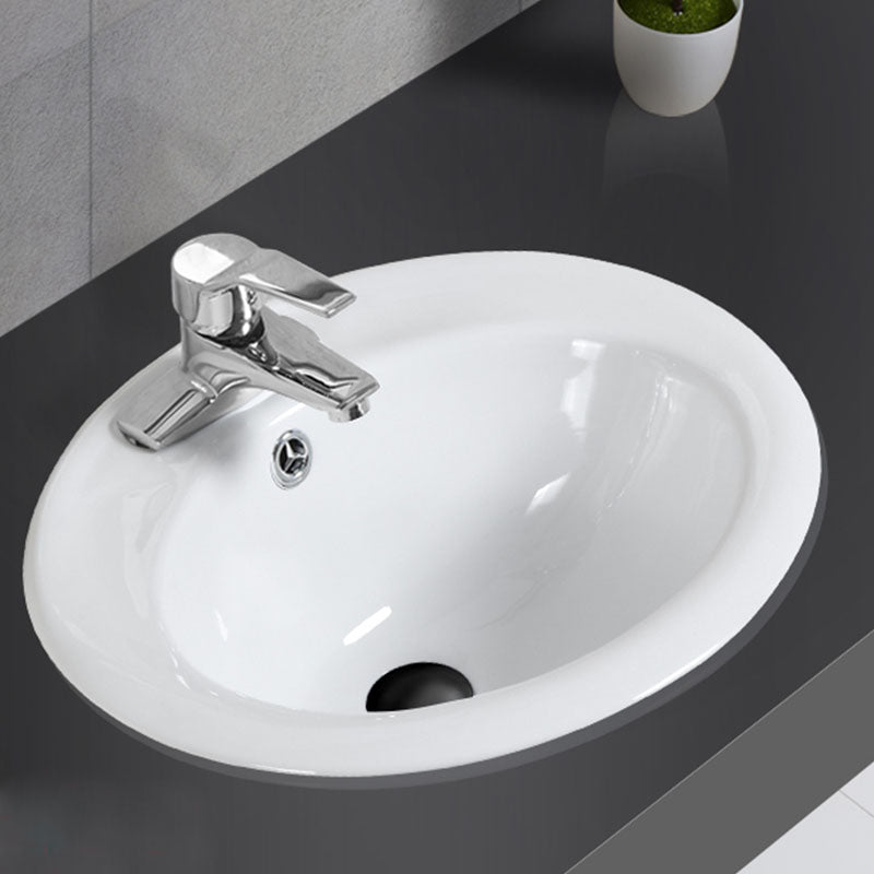 Classical Basin Sink Solid Color Porcelain Bathroom Sink in White Clearhalo 'Bathroom Remodel & Bathroom Fixtures' 'Bathroom Sinks & Faucet Components' 'Bathroom Sinks' 'bathroom_sink' 'Home Improvement' 'home_improvement' 'home_improvement_bathroom_sink' 6871836