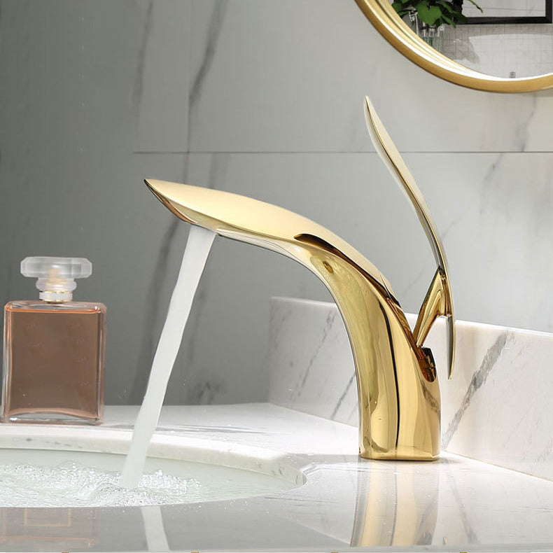 Brass 1 Hole Basin Faucet Lever Handle Sink Faucet Circular Modern Faucet for Bathroom Clearhalo 'Bathroom Remodel & Bathroom Fixtures' 'Bathroom Sink Faucets' 'Bathroom Sinks & Faucet Components' 'bathroom_sink_faucets' 'Home Improvement' 'home_improvement' 'home_improvement_bathroom_sink_faucets' 6881021