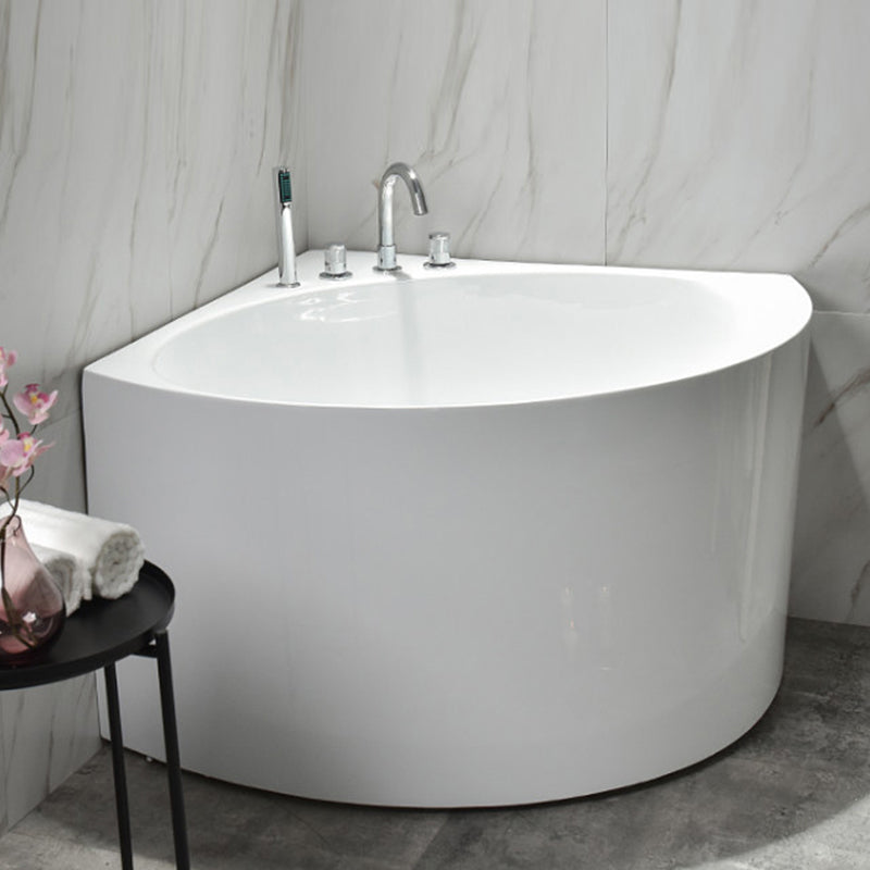 Modern Acrylic Corner Bath 24.8-inch Tall Soaking White Bathtub Clearhalo &#39;Bathroom Remodel &amp; Bathroom Fixtures&#39; &#39;Bathtubs&#39; &#39;Home Improvement&#39; &#39;home_improvement&#39; &#39;home_improvement_bathtubs&#39; &#39;Showers &amp; Bathtubs&#39; 6889973