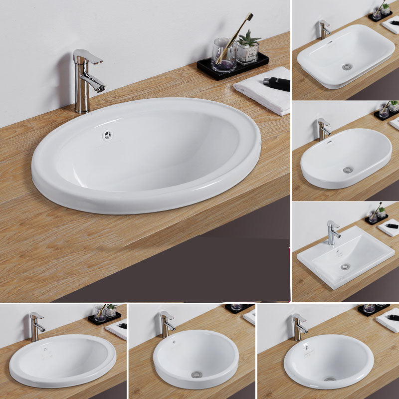 Modern Style Bathroom Sink Oval Porcelain Undermount Bathroom Sink Clearhalo 'Bathroom Remodel & Bathroom Fixtures' 'Bathroom Sinks & Faucet Components' 'Bathroom Sinks' 'bathroom_sink' 'Home Improvement' 'home_improvement' 'home_improvement_bathroom_sink' 6914502