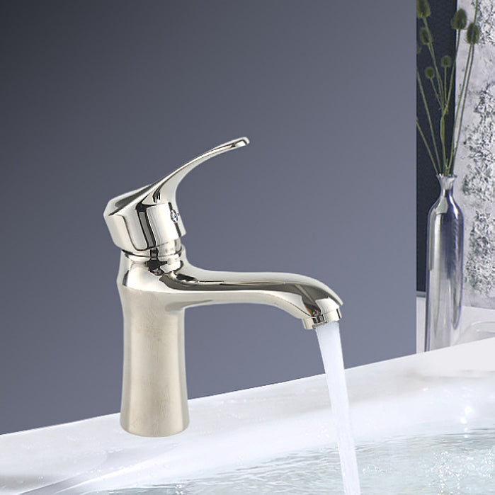 Centerset Lavatory Faucet Single Lever Handle Faucet for Bathroom Chrome Round Clearhalo 'Bathroom Remodel & Bathroom Fixtures' 'Bathroom Sink Faucets' 'Bathroom Sinks & Faucet Components' 'bathroom_sink_faucets' 'Home Improvement' 'home_improvement' 'home_improvement_bathroom_sink_faucets' 6926429