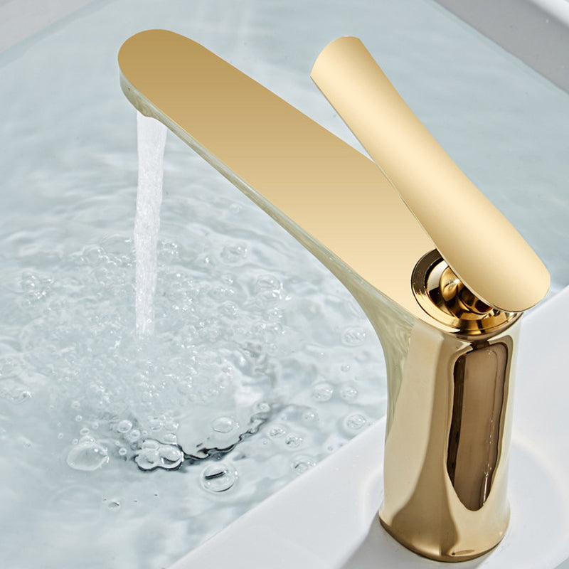 Light Luxury Basin Faucet 6.69" H Modern Brass Vessel Sink Faucet Oro Clearhalo 'Bathroom Remodel & Bathroom Fixtures' 'Bathroom Sink Faucets' 'Bathroom Sinks & Faucet Components' 'bathroom_sink_faucets' 'Casa' 'Home Improvement' 'home_improvement' 'home_improvement_bathroom_sink_faucets' 6926462