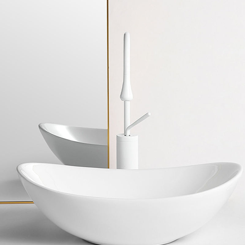White Oval Vessel Sink Modern Style Porcelain Basin Sink with No Craftsmanship Clearhalo 'Bathroom Remodel & Bathroom Fixtures' 'Bathroom Sinks & Faucet Components' 'Bathroom Sinks' 'bathroom_sink' 'Home Improvement' 'home_improvement' 'home_improvement_bathroom_sink' 6926833
